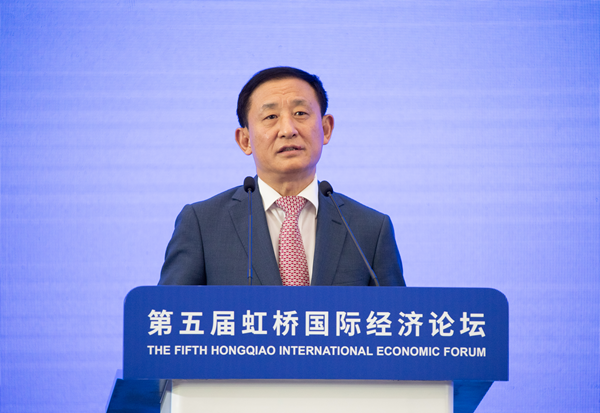 彭华岗出席第五届虹桥国际经济论坛“践行全球生长建议 建设天下一流企业”分论坛-尊龙凯时