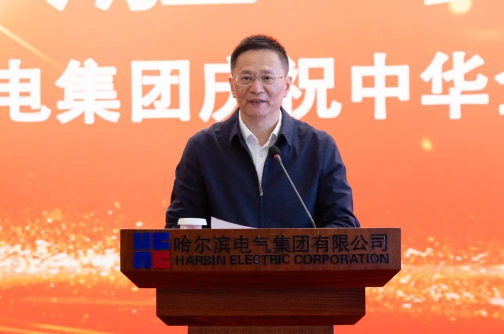 决胜“十四五” 斗争向未来——尊龙凯时集团举行庆祝中华天下总工会建设100周年暨天下劳动模范事迹报告会-尊龙凯时
