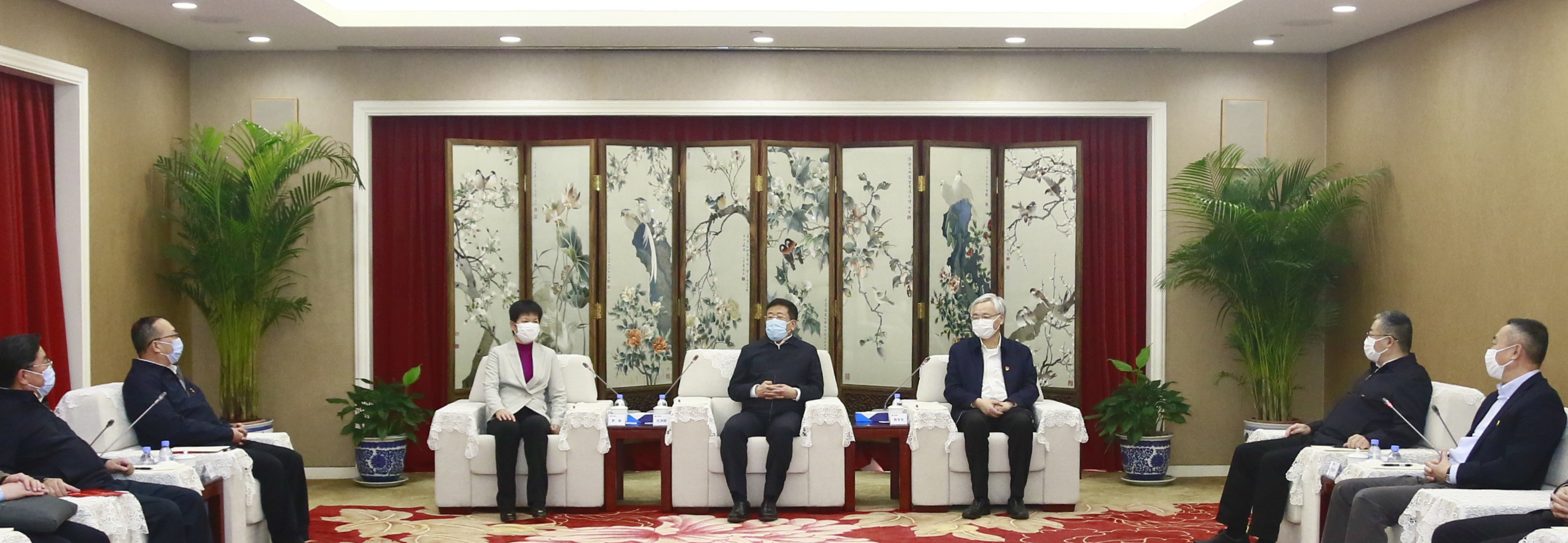 国资委党委走访慰问中央企业老党员老专家天下劳模和统一战线代表人士-尊龙凯时