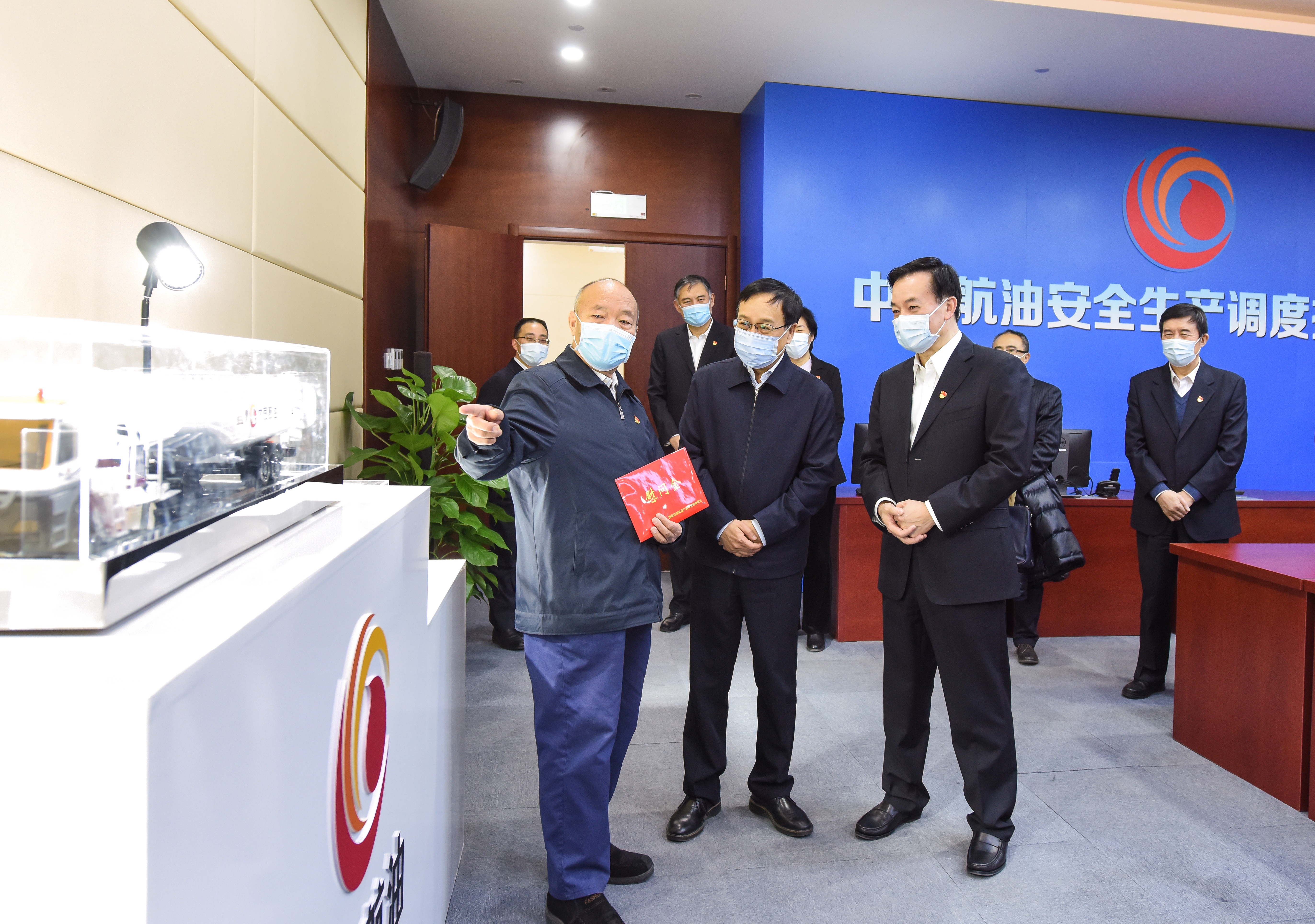 国资委党委走访慰问中央企业老党员老专家天下劳模和统一战线代表人士-尊龙凯时