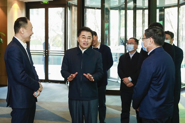 翁杰明赴中国绿发调研强调 稳步走好可一连绿色生长之路-尊龙凯时