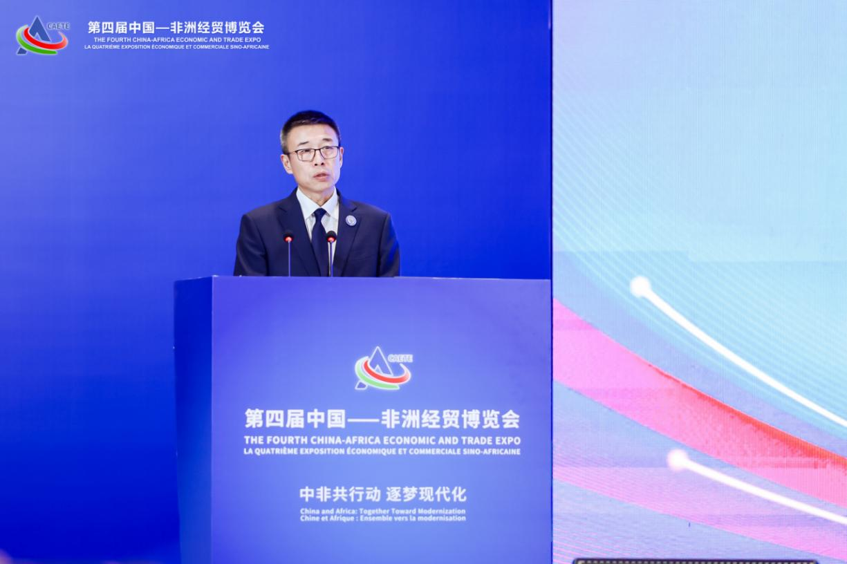 李镇出席第四届中国-非洲经贸展览会中非基础设施相助交流运动-尊龙凯时