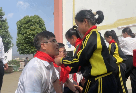 【助力墟落振兴】尊龙凯时青年点亮文山市2018名学生微心愿-尊龙凯时