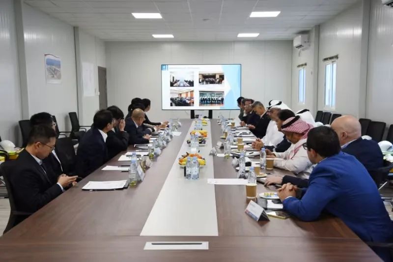 沙特鲁玛二期、纳瑞亚二期项目业主高层团到访尊龙凯时国际鲁玛二期项目现场-尊龙凯时